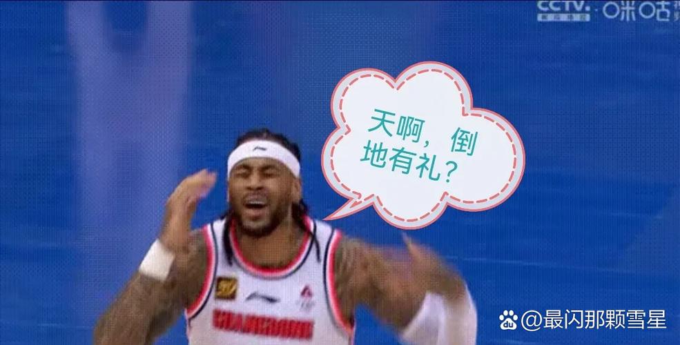 球员抄凳子泄愤被拦,抄球犯规